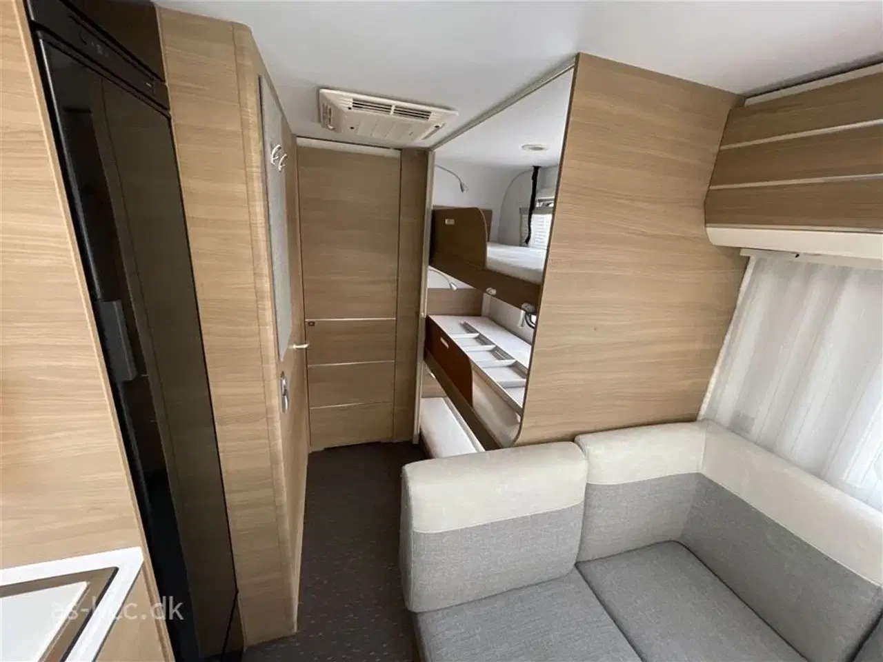 Billede 6 - 2020 - Adria Adora 573 PT Supreme edition   Adria Adora 573 PT Supreme Edition årg. 2020 7 sovepladser, 5 siddepladser. Køjer, dobbeltseng, rundsiddegruppe,  mover, solceller