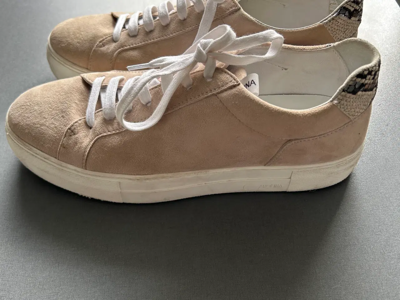 Billede 1 - Lækre sneakers fra Donna Carolina i str. 40 (41)