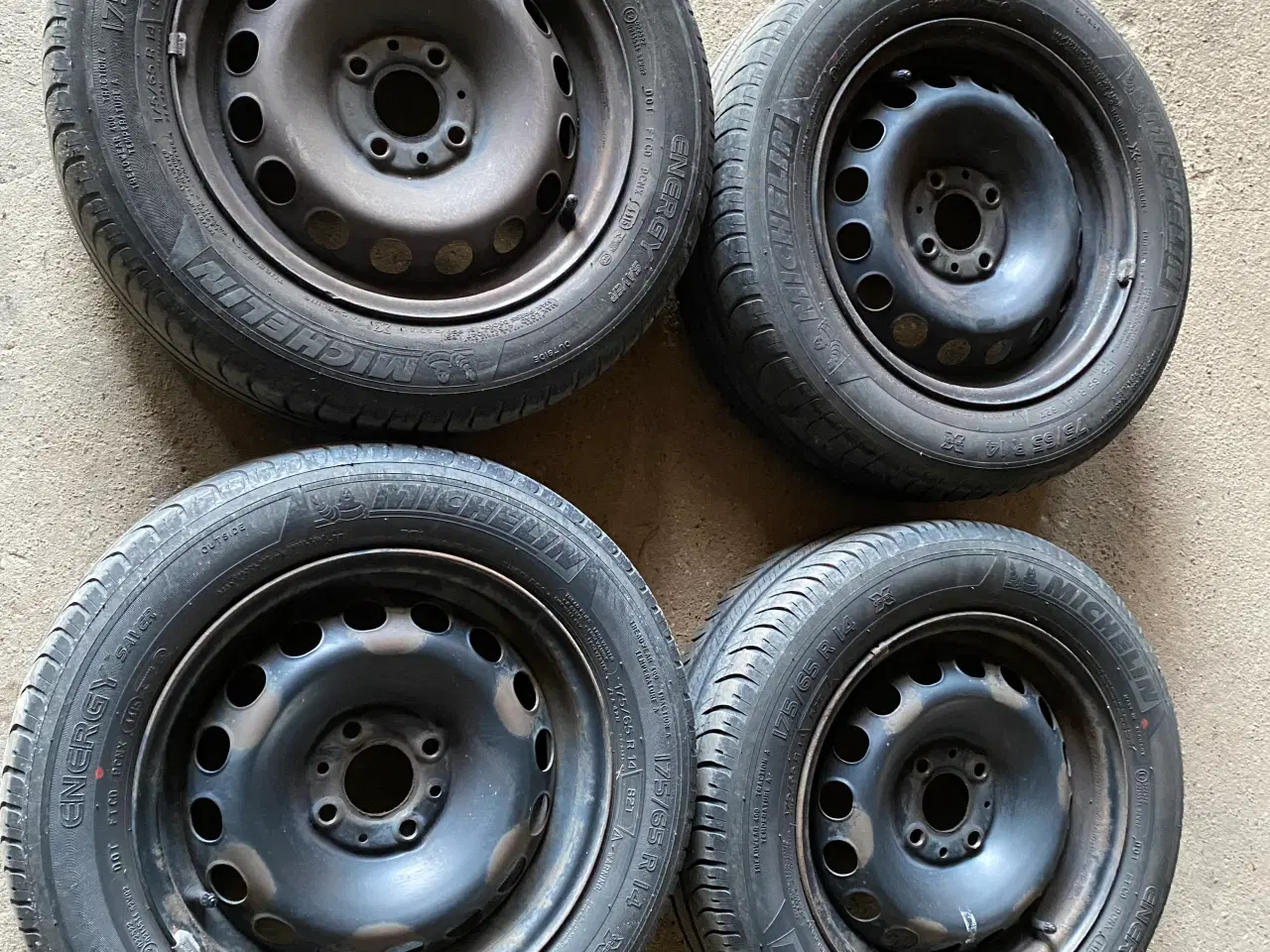 Billede 1 - Stålfælge med dæk - fine til trailerhjul
