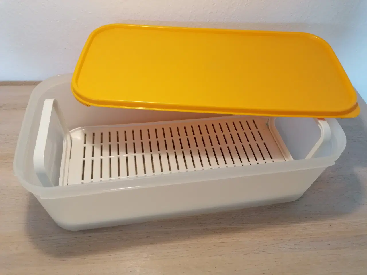 Billede 1 - Tupperware stor boks med rist 6L