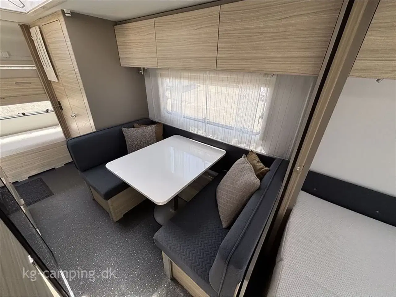 Billede 9 - 2022 - Adria Altea 542 PK   Familievogn med køjer og moderne indretning