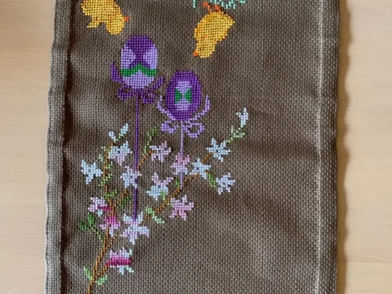 Billede 3 - Påskeløber, håndbroderet - ny / ubrugt