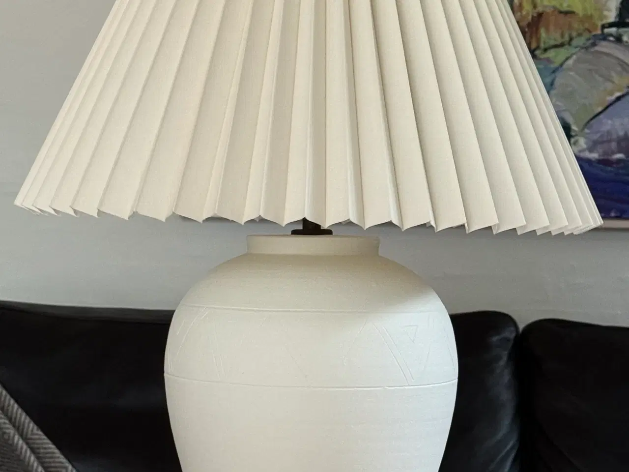 Billede 1 - Stor keramik bordlampe med råhvid plisseskærm 