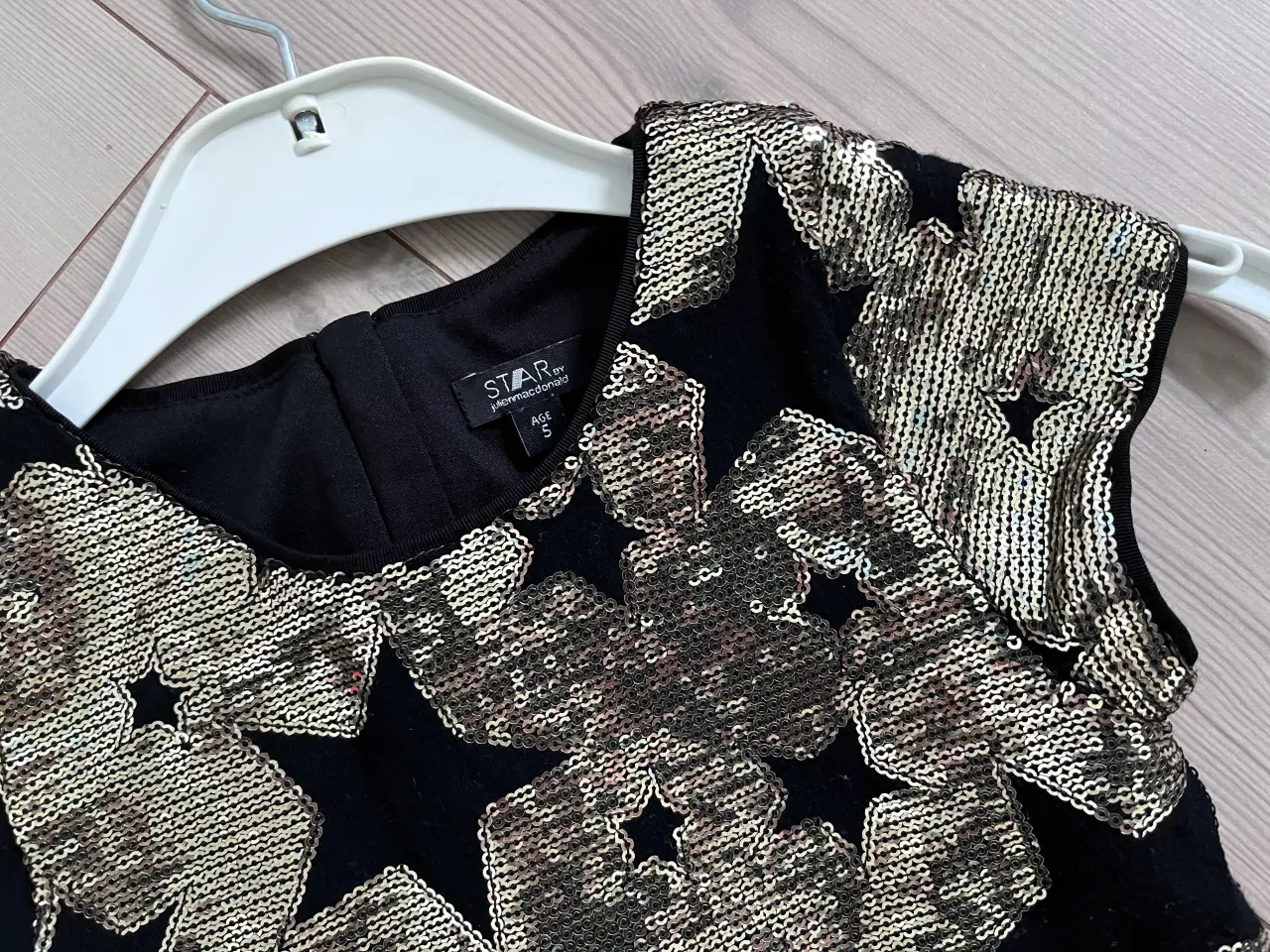 Billede 4 - Kjole, Star by Julien Macdonald, Str 110