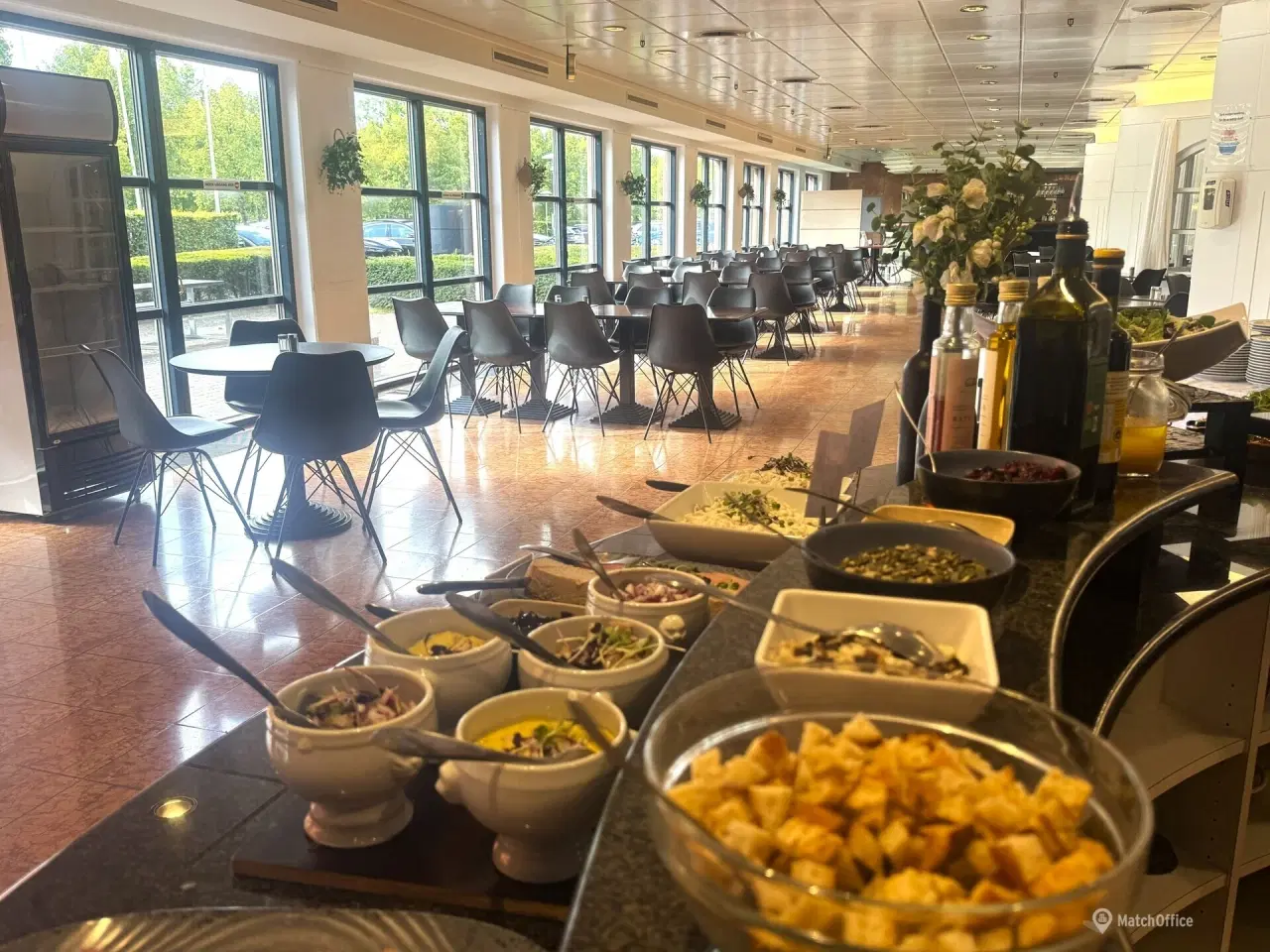 Billede 3 - Flerbrugerejendom m. kantine. reception og gratis parkering