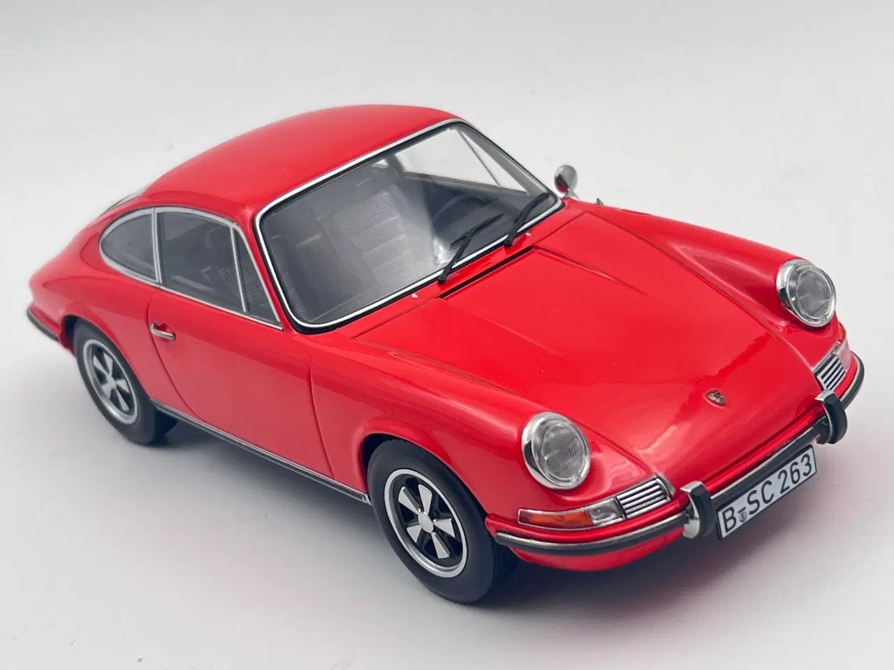 Billede 6 - 1969 Porsche 911 E Coupe 1:18  Super flot model