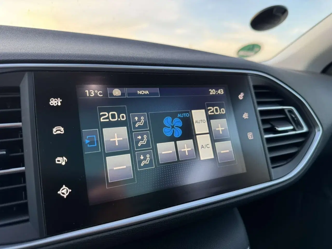 Billede 17 - Peugeot 308 1,6 BlueHDi 120 Allure Sky SW