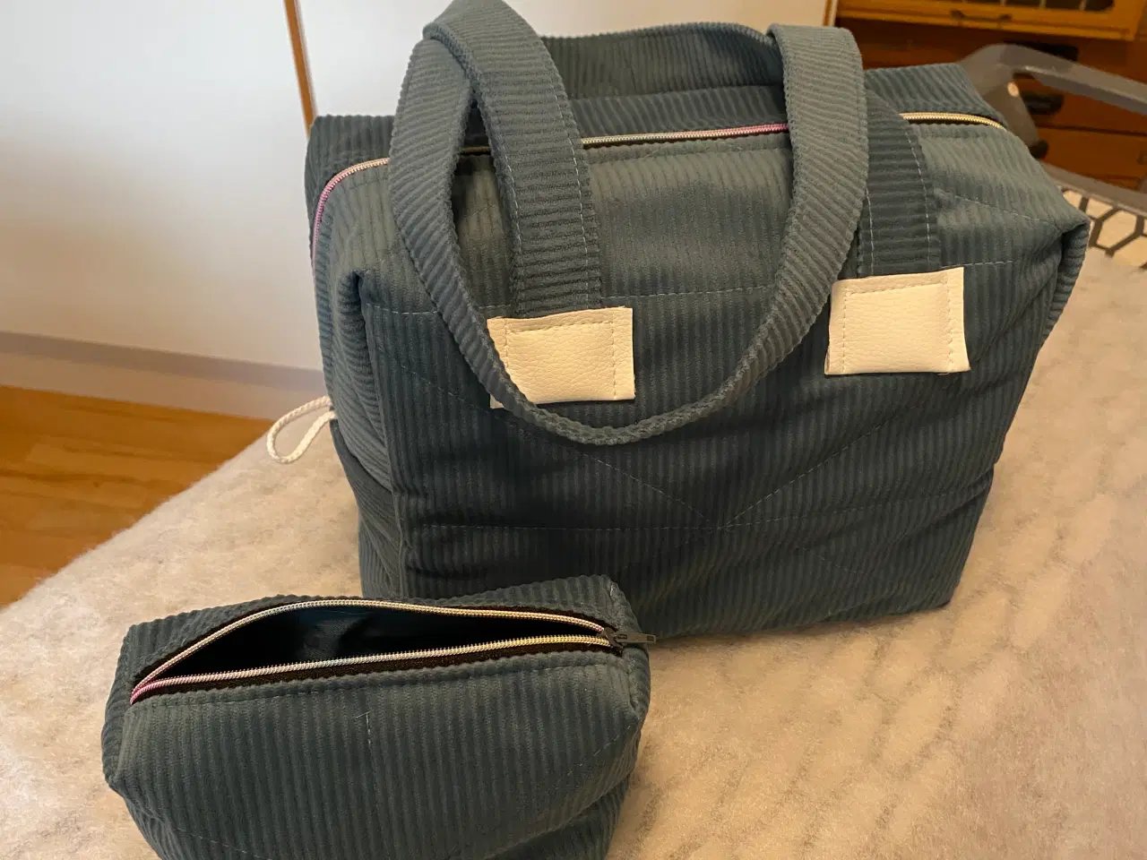 Billede 3 - Flotte toilettaskesæt