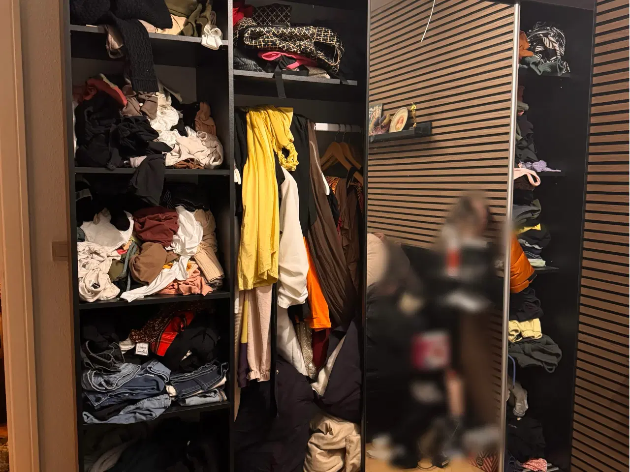 Billede 3 - 2x klædeskab med spejl skydedøre