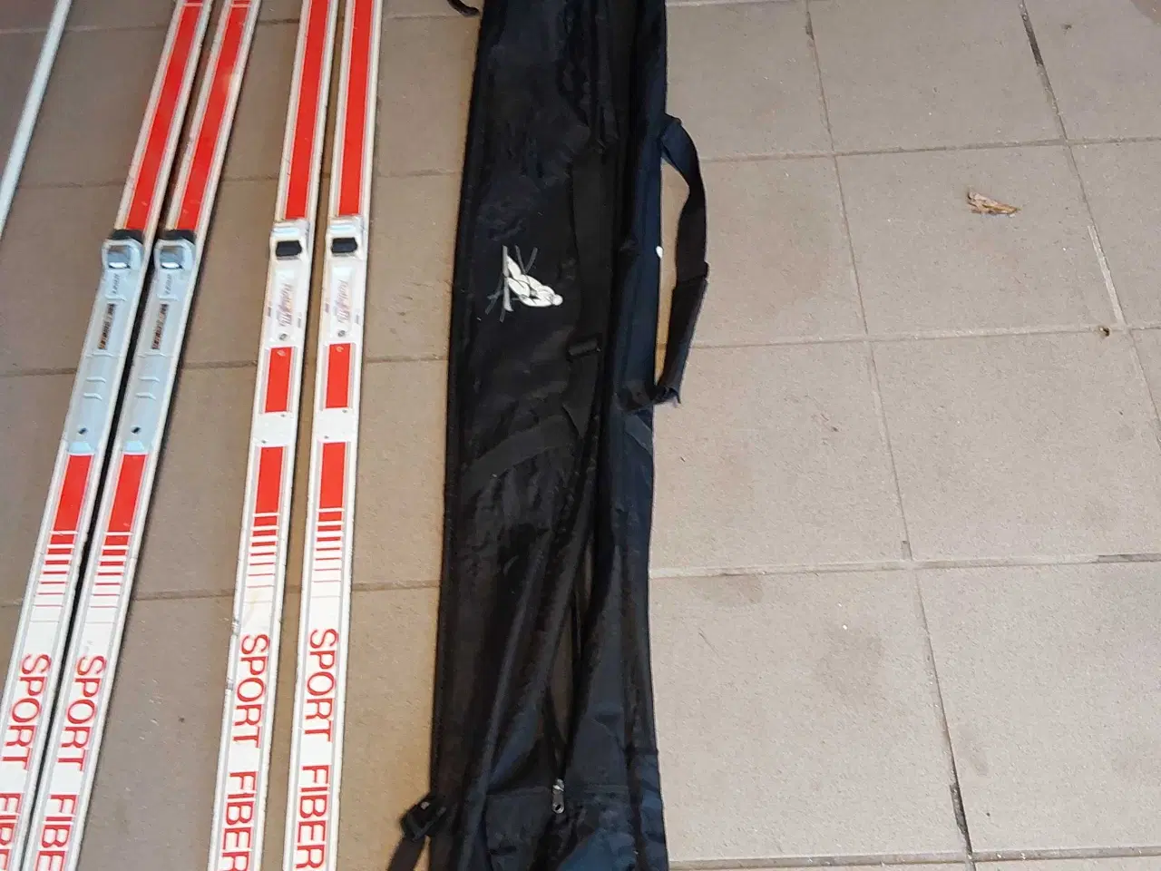 Billede 5 - Langrend ski 2 par med stave og opbevaringspose