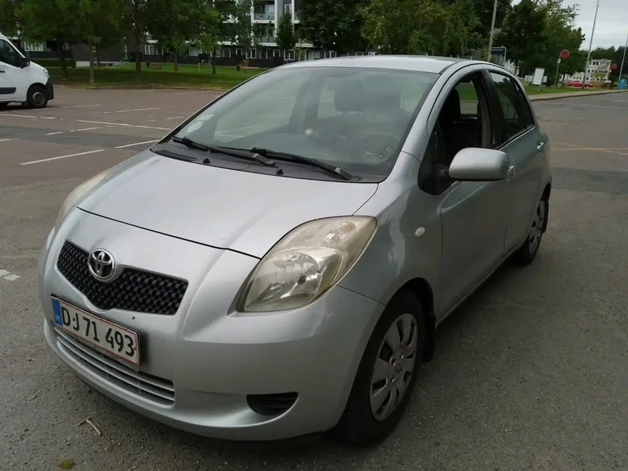 Billede 1 - Toyota Yaris 1,0 Benzin NYSYNET ØKONOMISK BIL