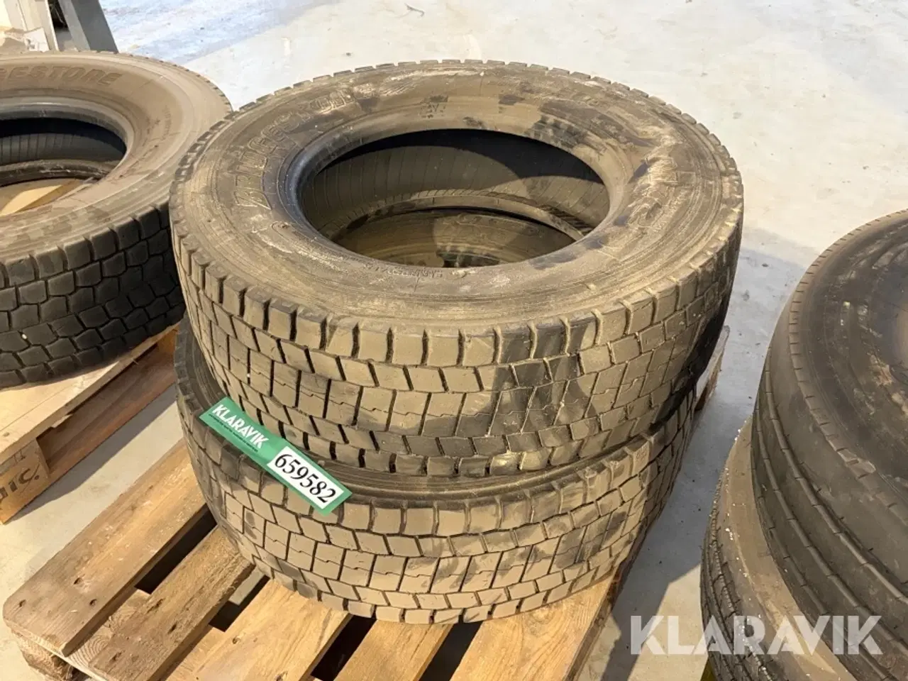 Billede 1 - Dæk Bridgestone M729 2 styk