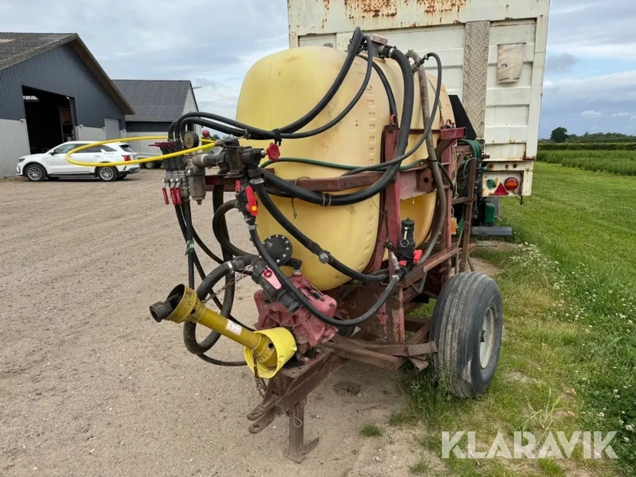 Billede 1 - Ukrudtssprøjte til frugtplantage