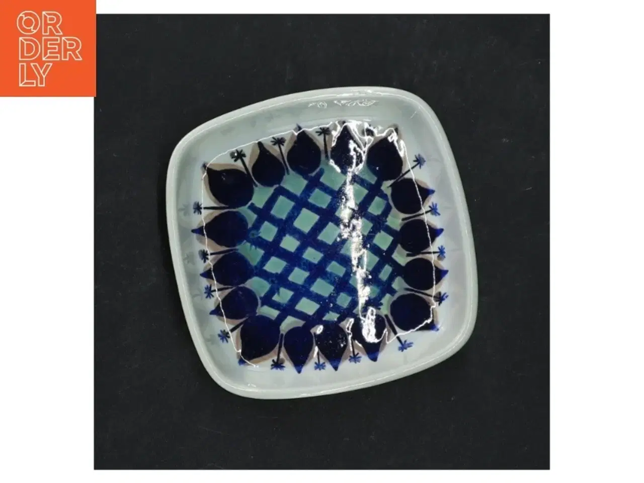 Billede 4 - Fajancefad fra Royal Copenhagen (str. 11 x 11 x 3 cm)