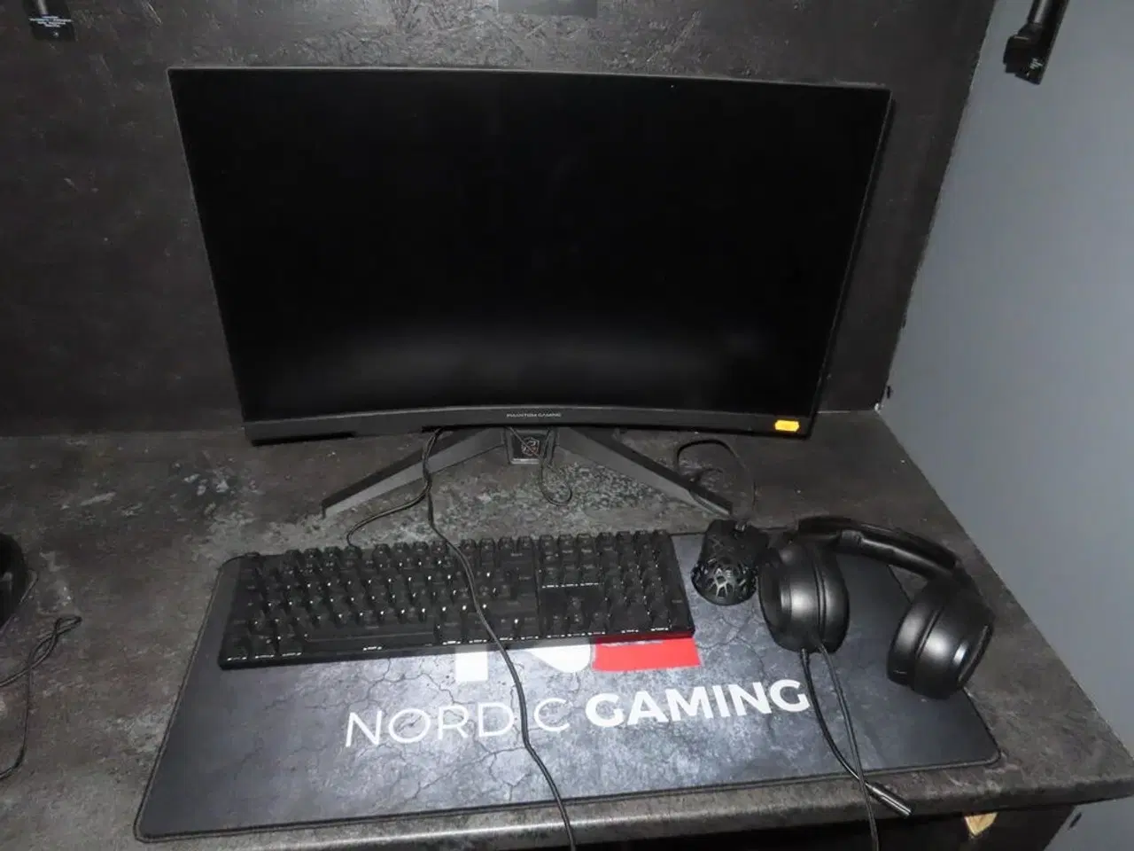 Billede 1 - 27" curved gaming monitor, ASROCK PHANTOM GAMING pg27f15rs1a