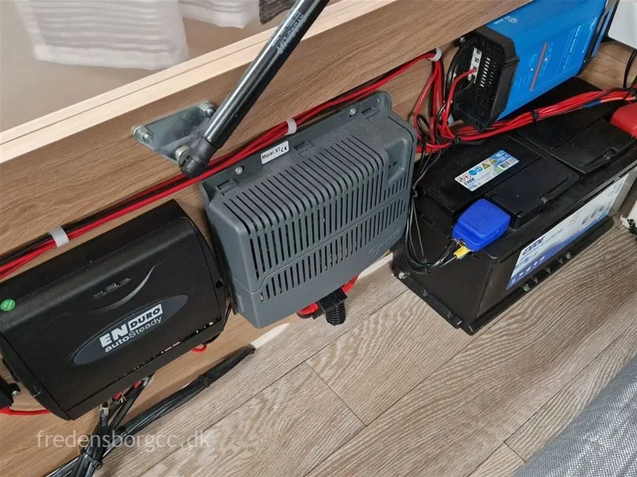 Billede 10 - 2021 - Hobby Excellent 540 UFF   MEGET UDSTYR BLA. MOVER / El. STYTTEBEN / THULE 12 V. MARKISE.