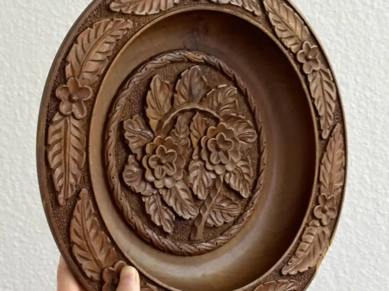 Billede 3 - Træfad m udskæringer, lille, NB