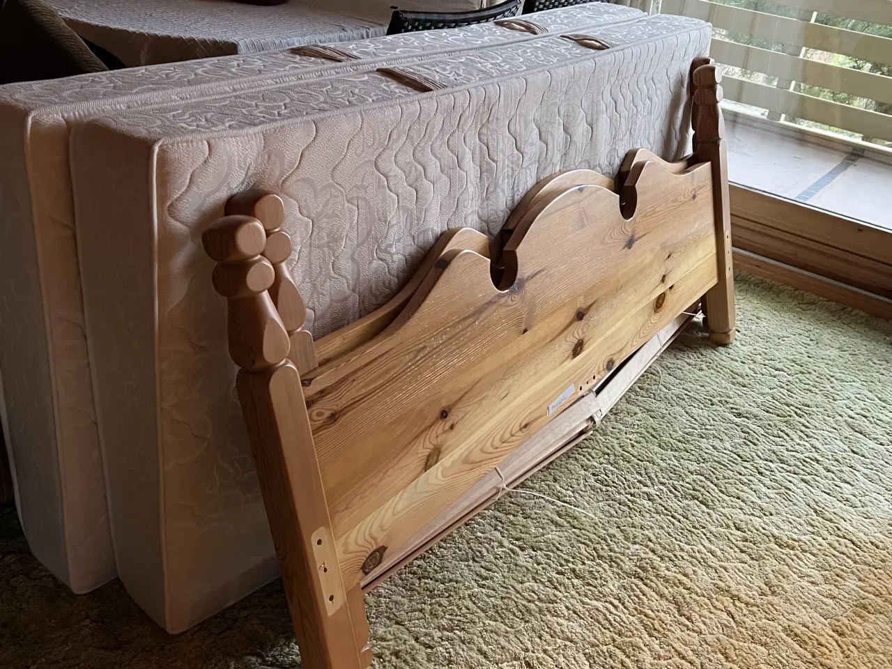 Billede 3 - Dobbelseng i massiv fyrretræ inkl. 2 springmadres