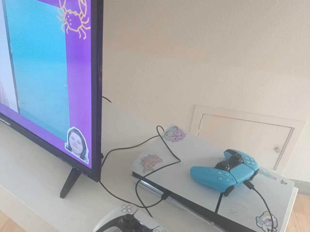 Billede 4 - ps5 med to controllere sælges