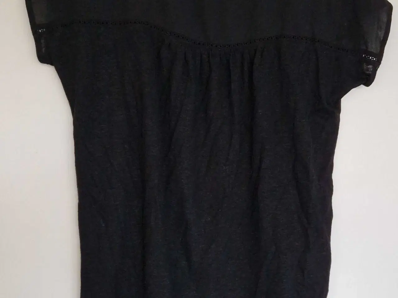Billede 1 - Sort tynd bluse
