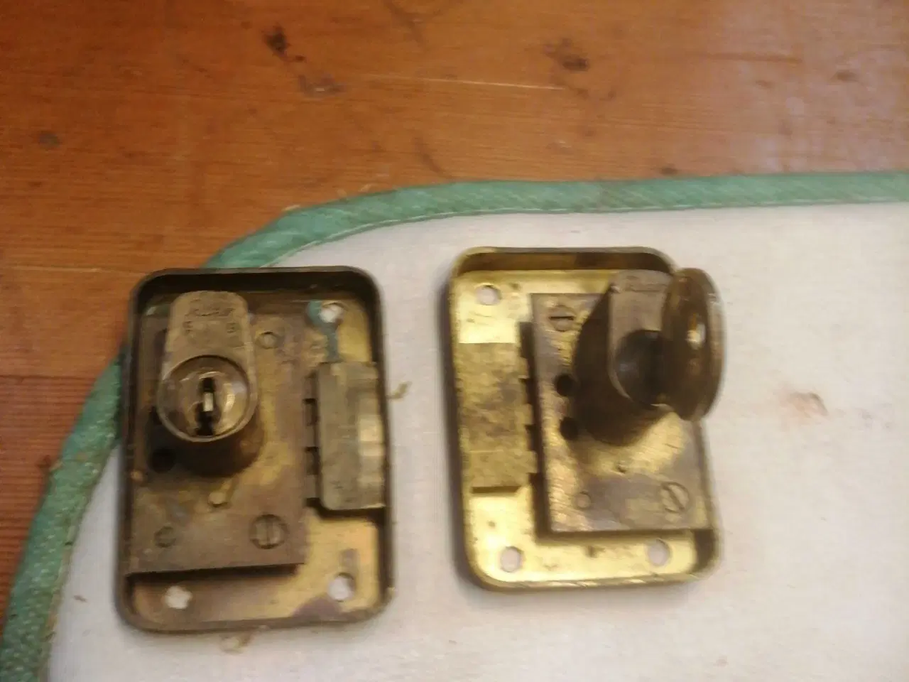 Billede 2 - Skabslåse til overfalsede låger 