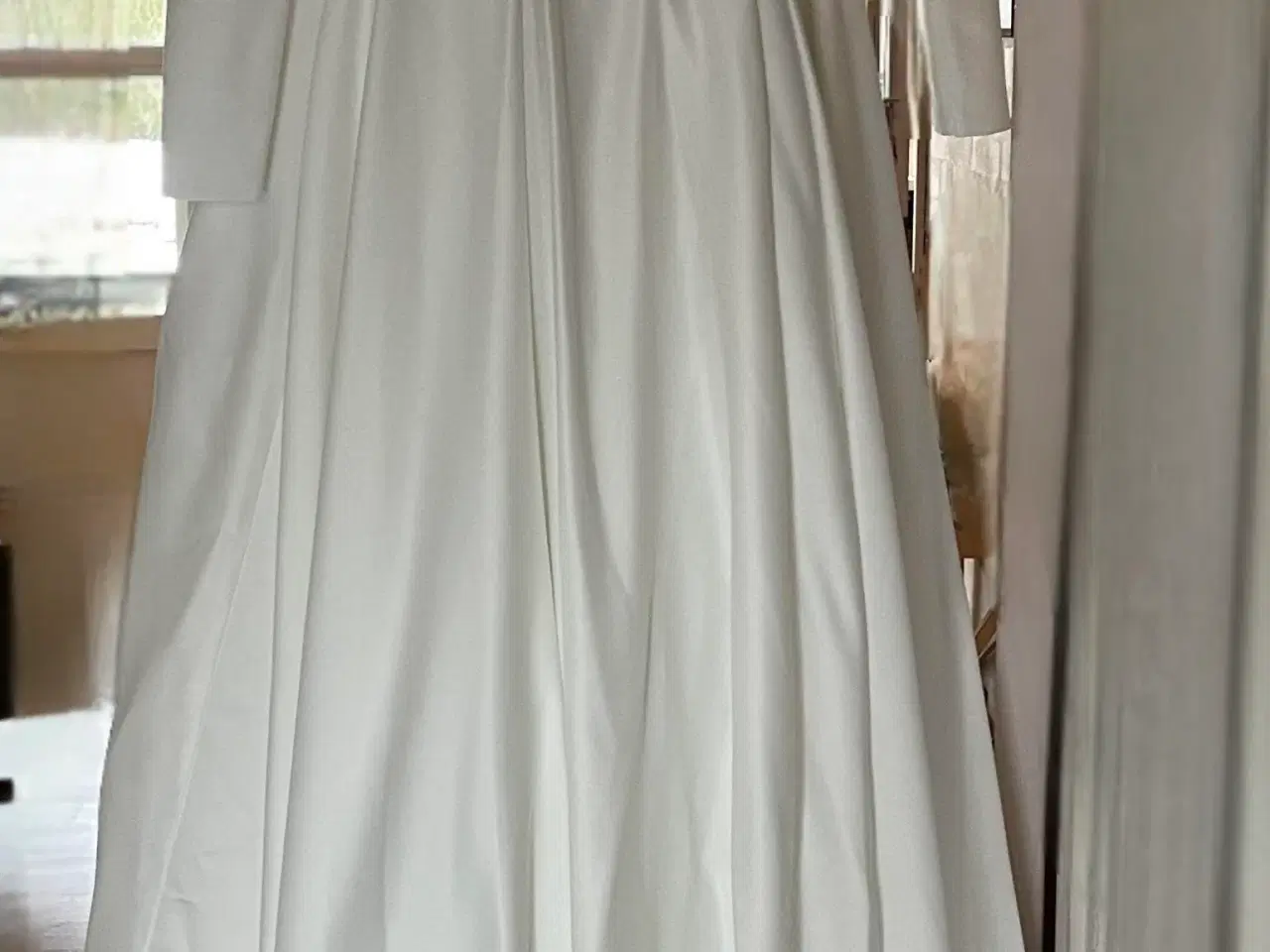 Billede 3 - Brudekjole, lange ærmer