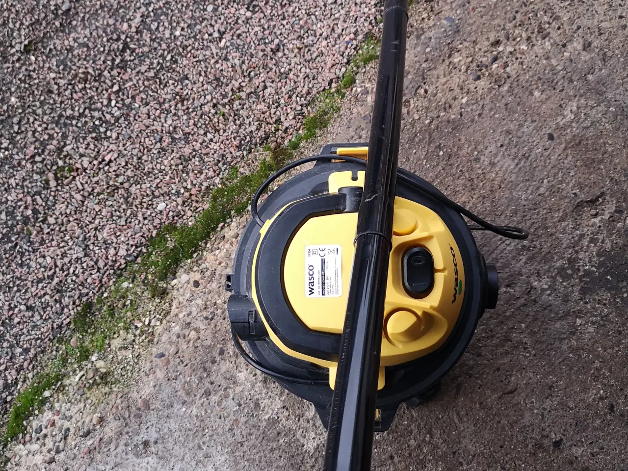 Billede 1 - Εn meget gammel 12-liters støvsuger suger og blæse