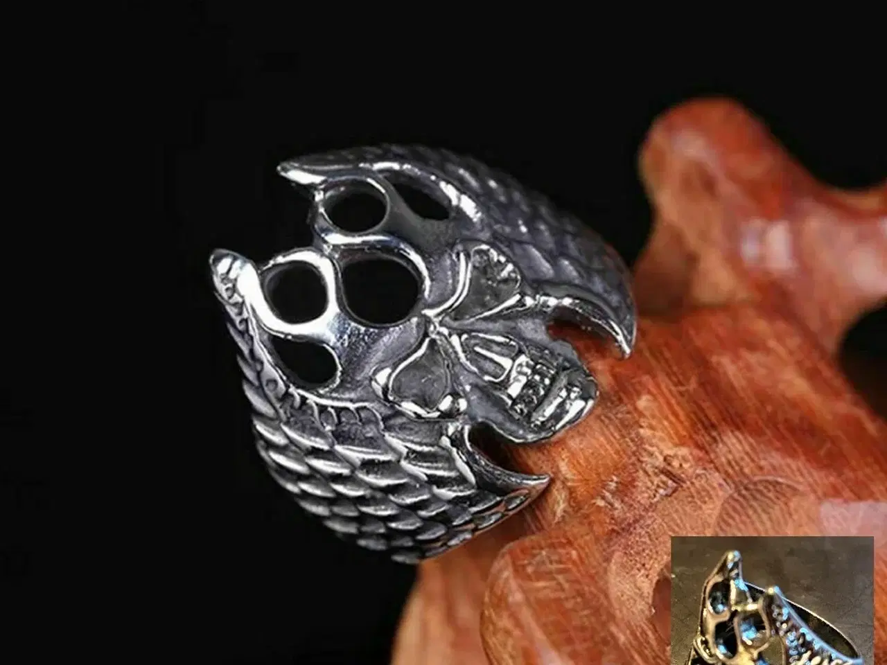 Billede 1 - * Fedeste fingerring formet som uhyggeligt hoved -