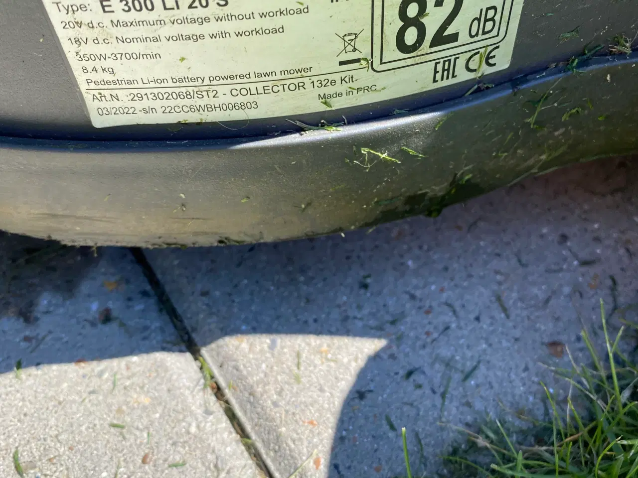 Billede 3 - Plæneklipper  med oplader og 2 batteri