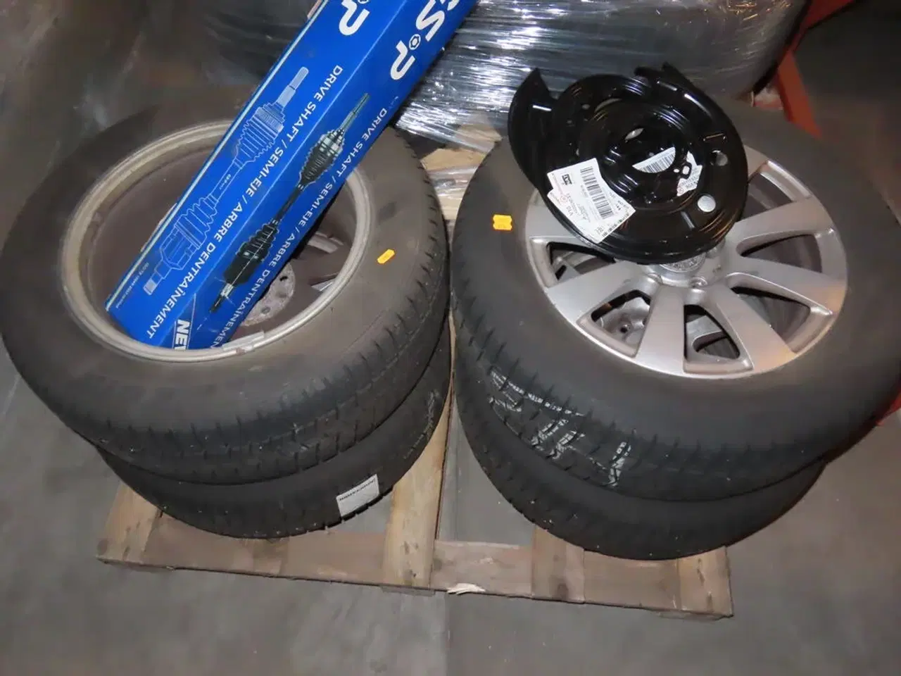 Billede 17 - 14 Paller med Autoreservedele