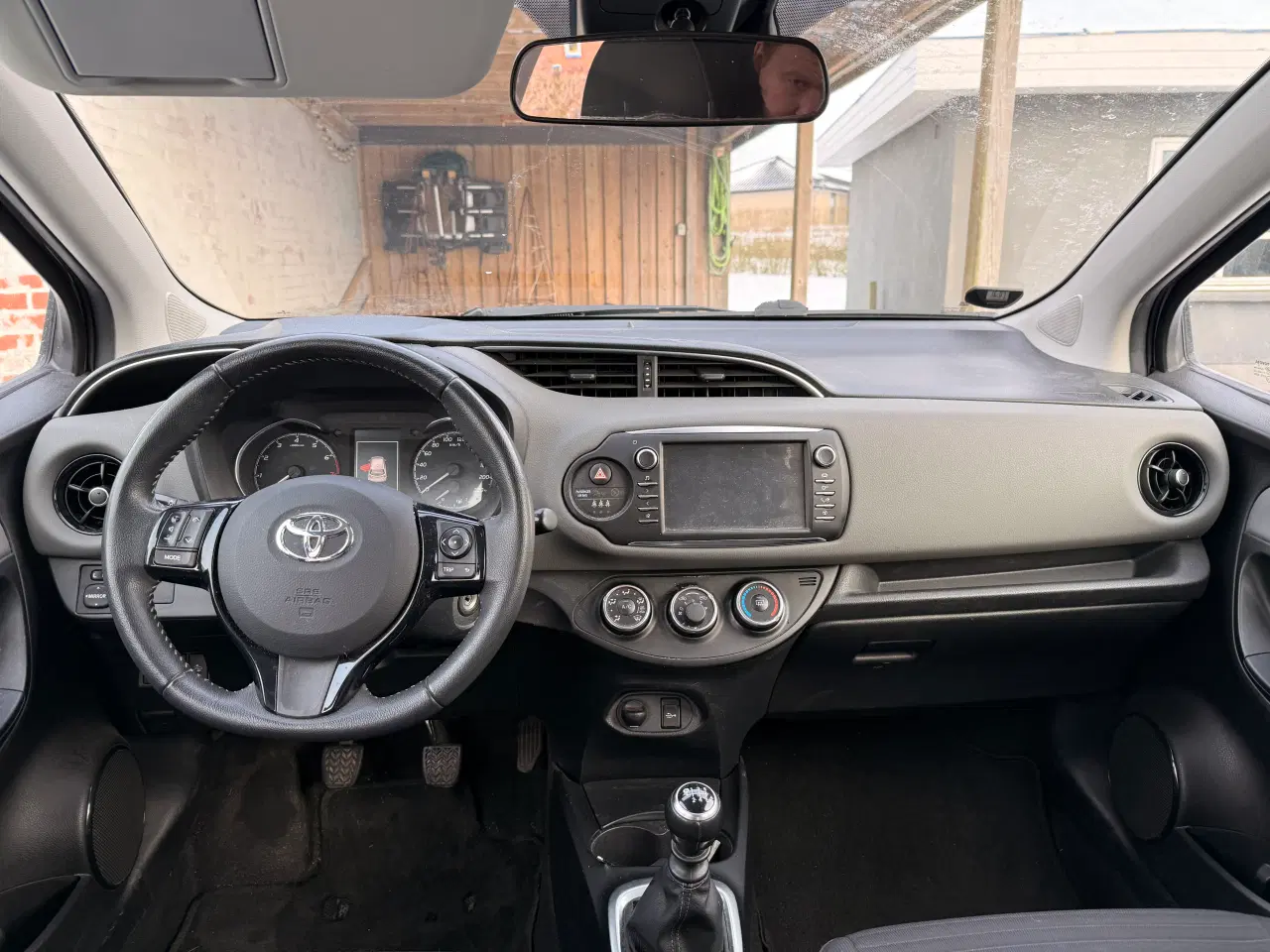 Billede 9 -  ⸻  🚗 Toyota Yaris 1.5 (111 hk) – Nysynet 07/2025