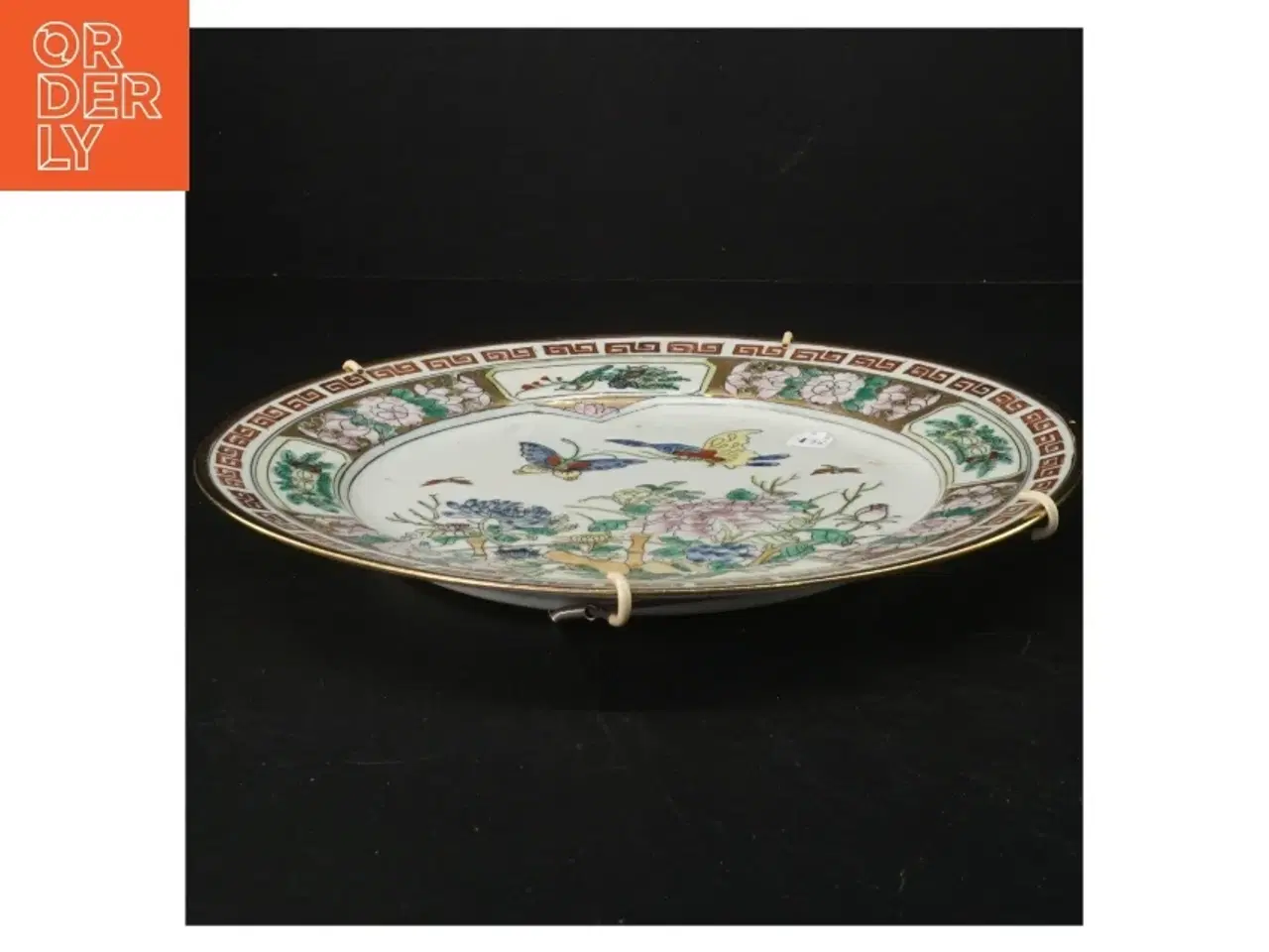 Billede 2 - Orientalsk Dekorativ porcelænstallerken med blomster og insektmotiv (str. 26 cm)