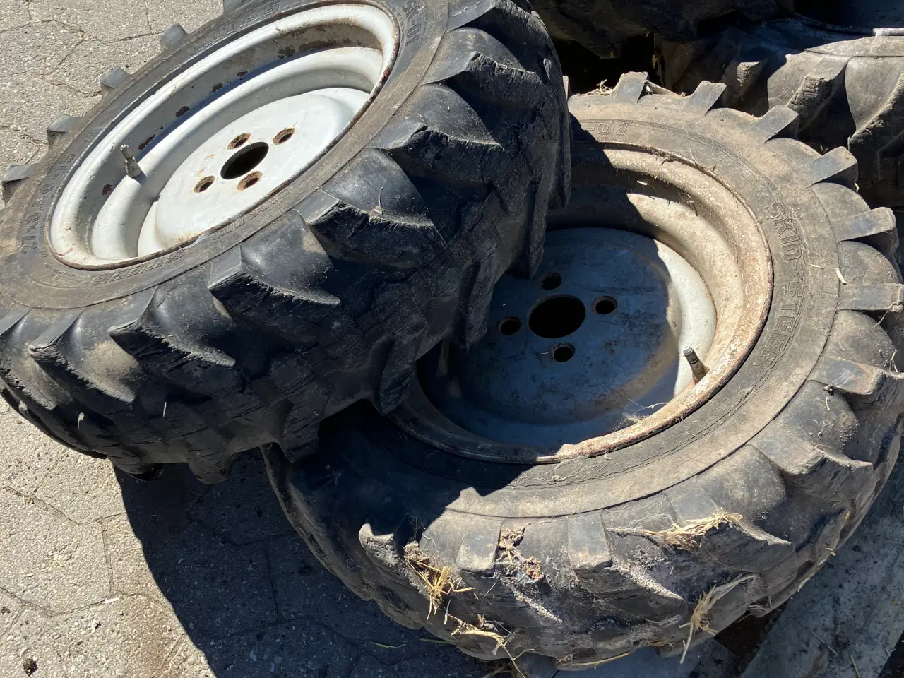 Billede 1 - 27x8.50 R15 dæk med fælge 