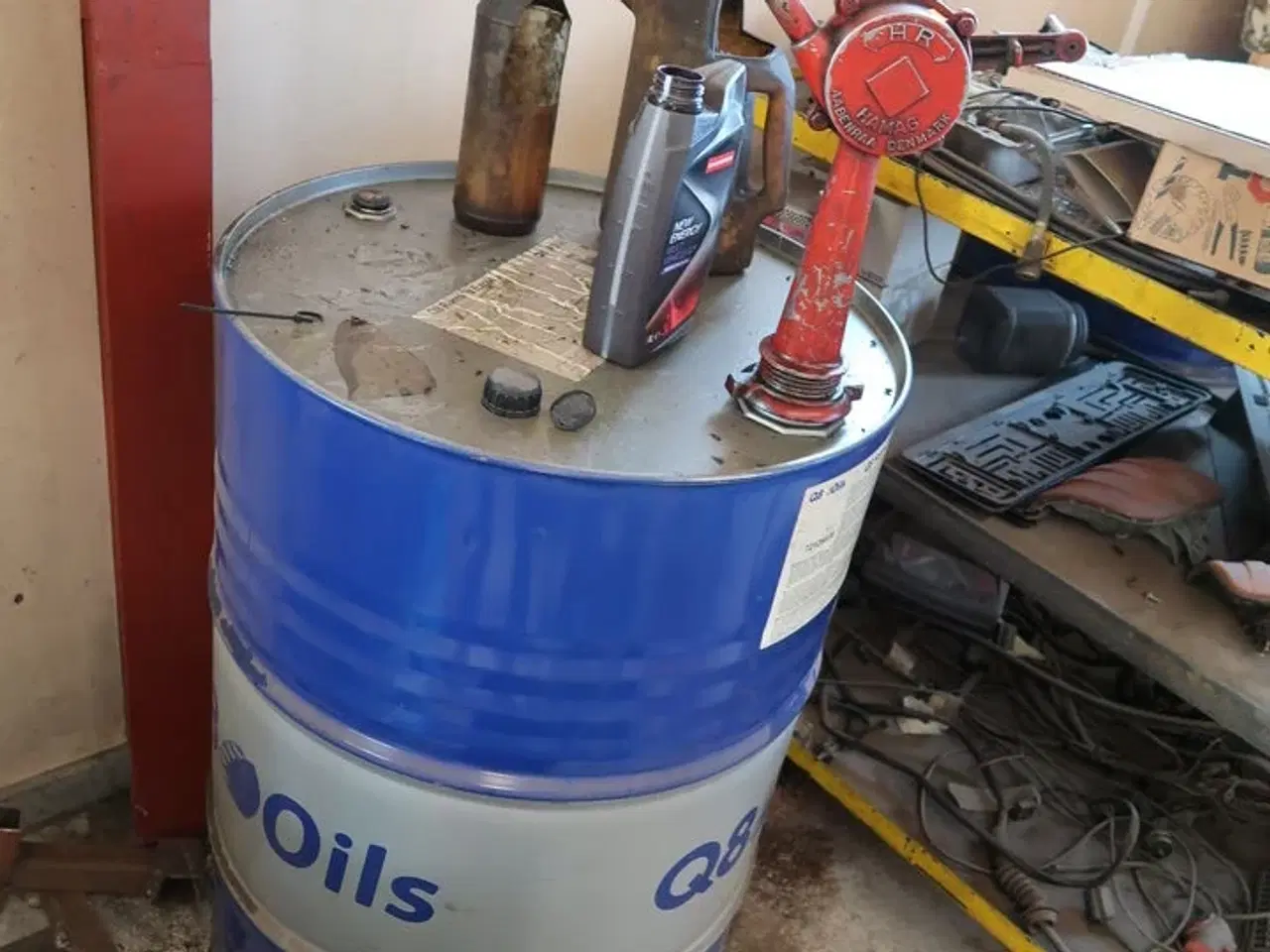 Billede 1 - Dunk med olie samt dispenser