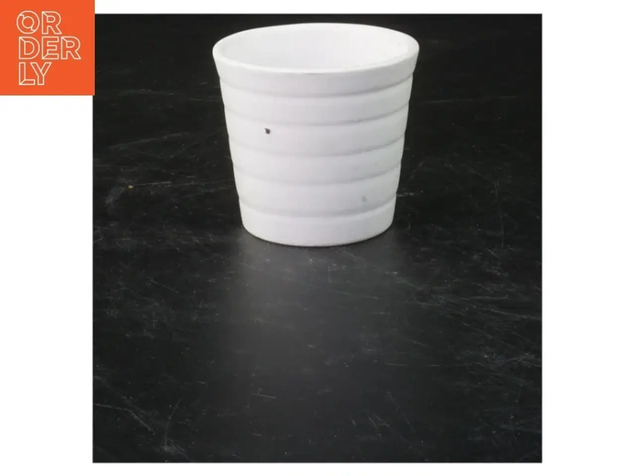 Billede 1 - Lille hvid vase (str. 6x7 cm)