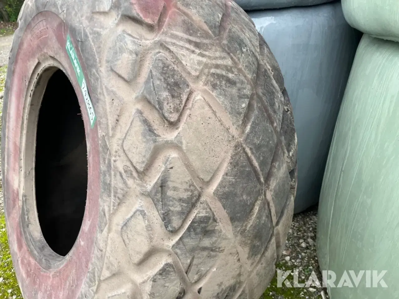 Billede 4 - Dæk Goodyear All weather til gødningspreder