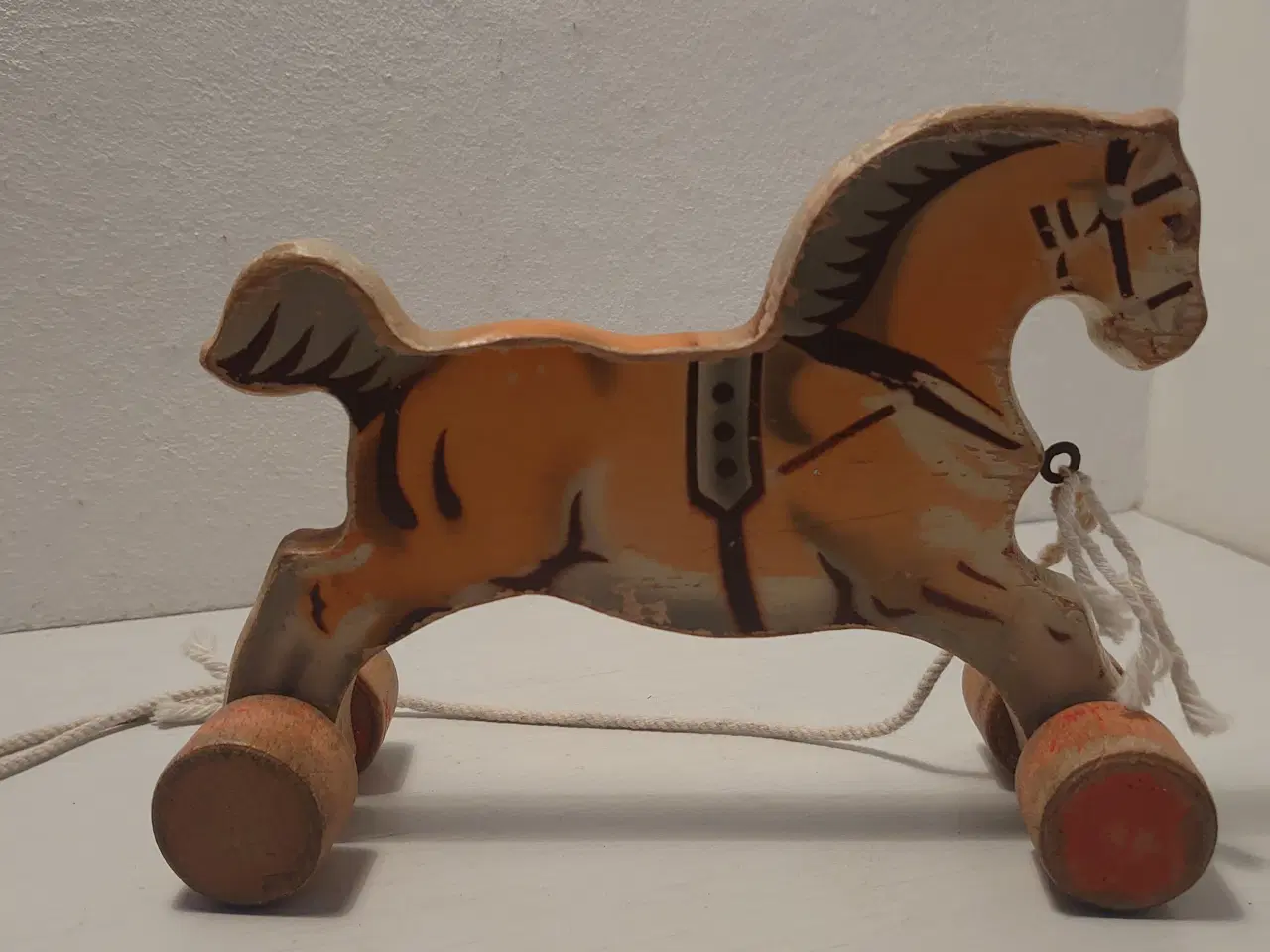 Billede 2 - Gammel tysk Verthofa træk hest i træ. L.17cm