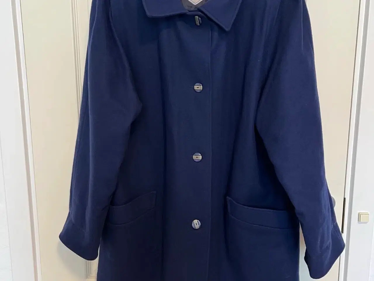 Billede 1 - Fin mørkeblå jakke fra Kelley