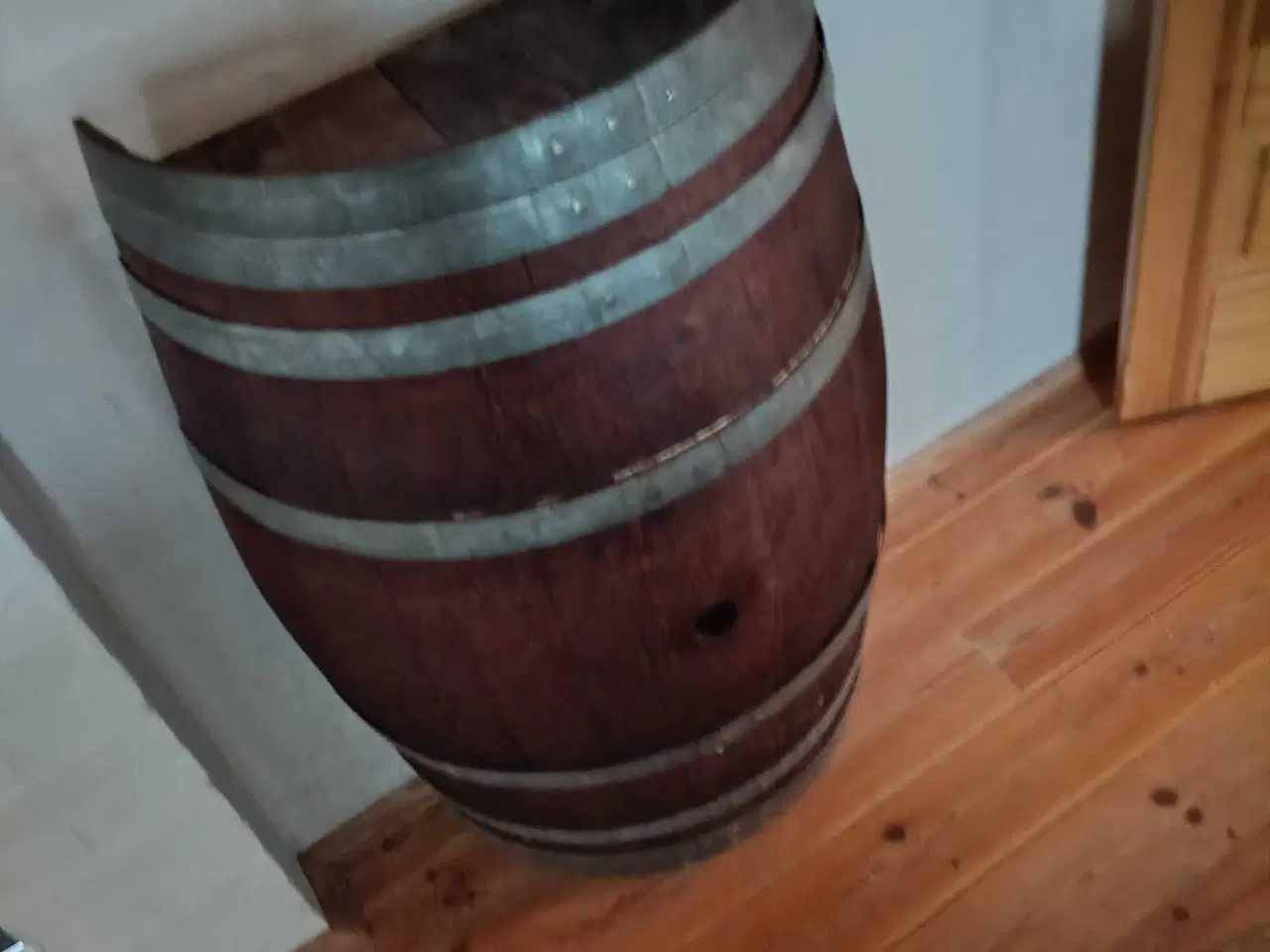 Billede 2 - Gammel solid Whiskey tønde, diam 65cm h 100cm