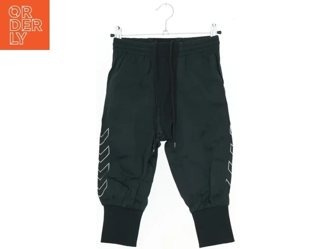 Billede 1 - Sort joggerbukser med mønster fra Hummel (str. 122)