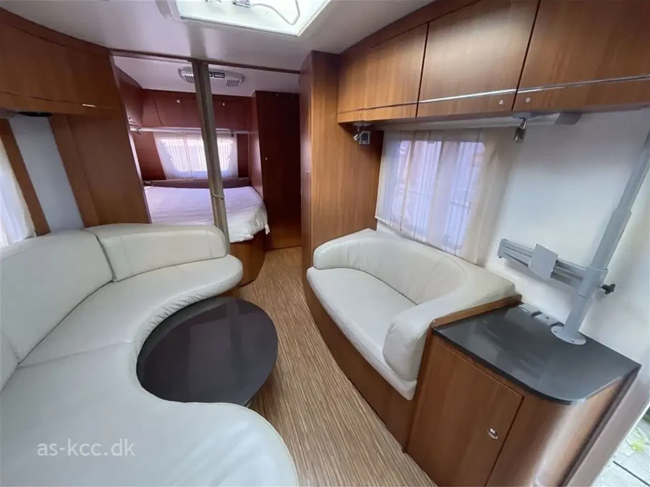 Billede 5 - 0 - Adria Adiva 553 PH   Adria Adiva 553 PH årg. 2011. Isabella Capri 2,5 m.  fortelt, mover, el-støtteben, Air Con. 4 sovepladser, 5 siddepladser