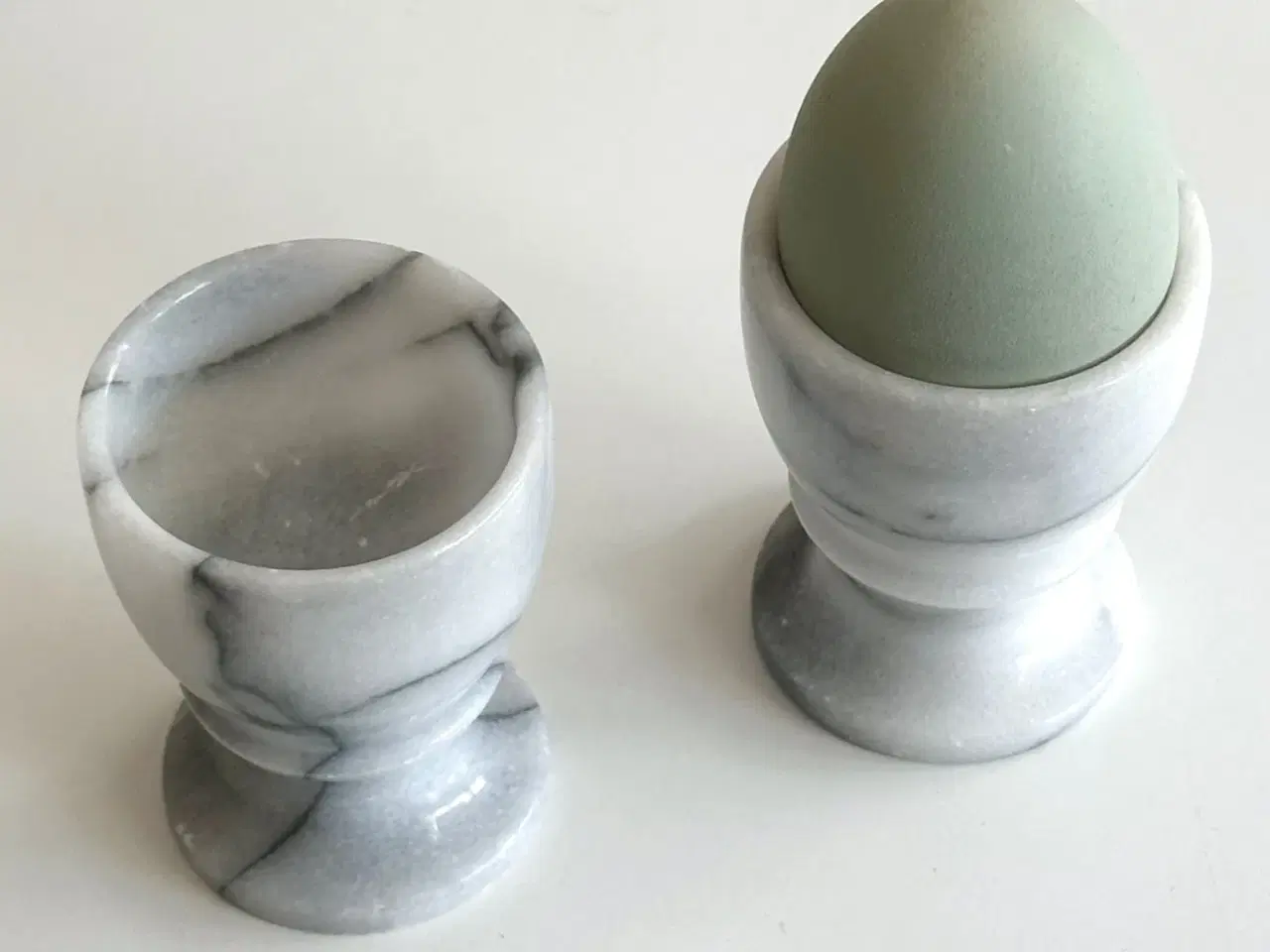 Billede 1 - Marmoræggebægre på fod, 2 stk samlet