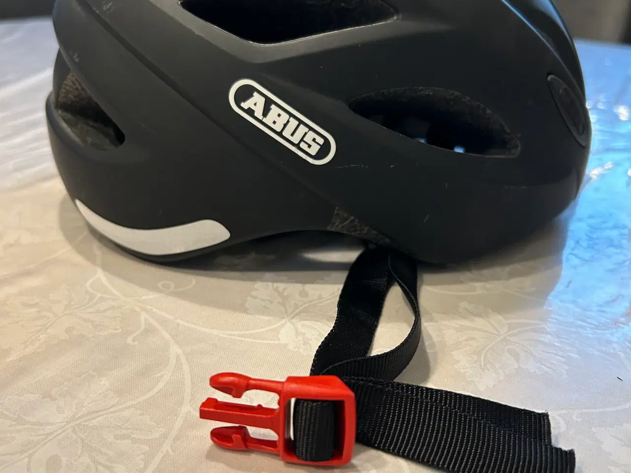 Billede 3 - Abus cykelhjelm sælges