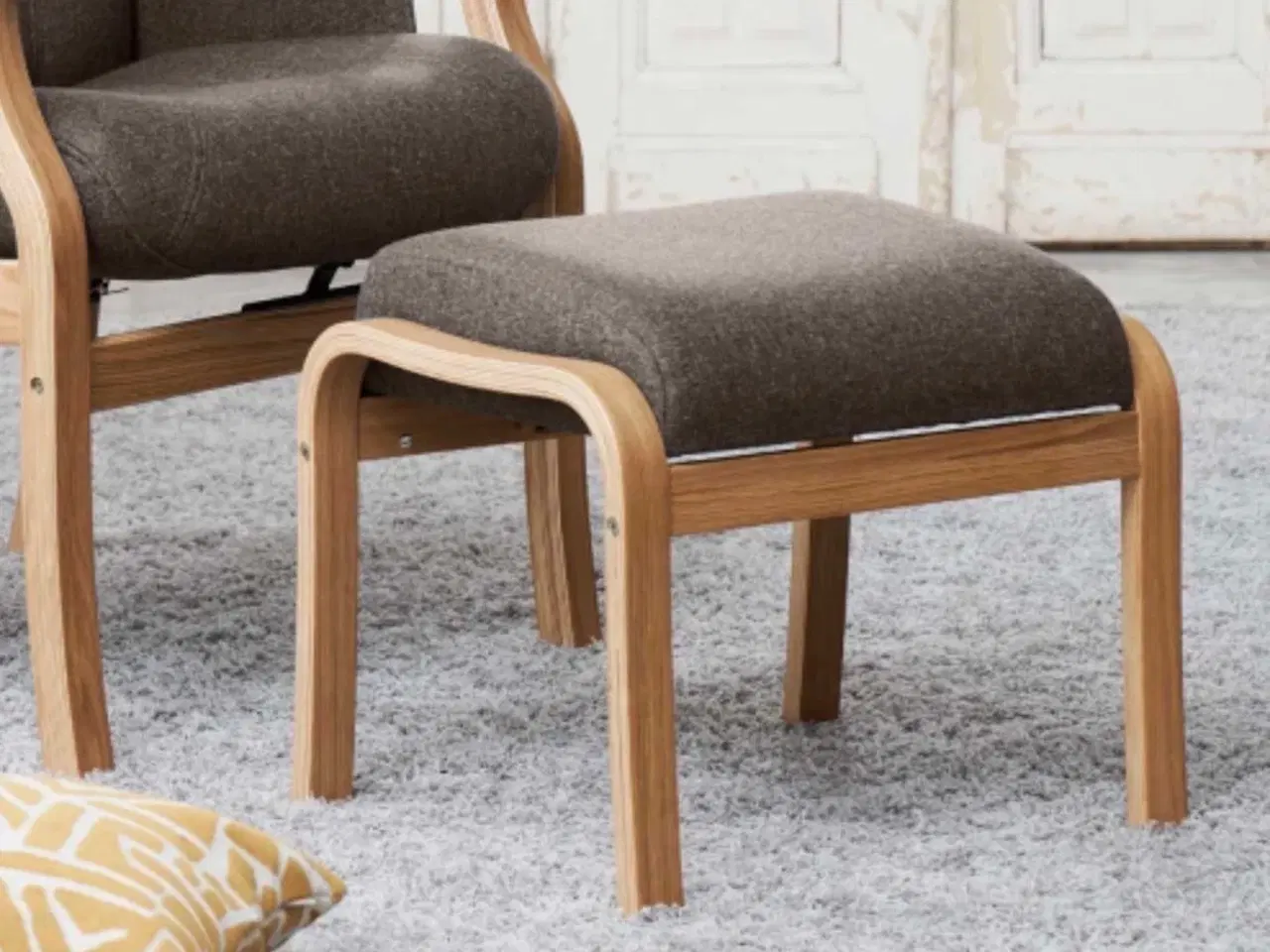 Billede 2 - Sorø PLUS lænestol m. skammel, sand/ brun meleret