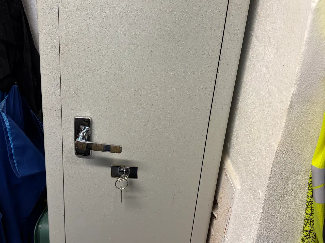 Billede 1 - Våbenskab til 5 våben