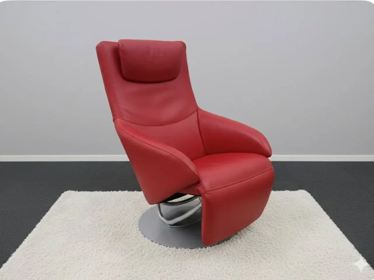 Billede 1 - Rød læder lænestol med integreret vippefunktion