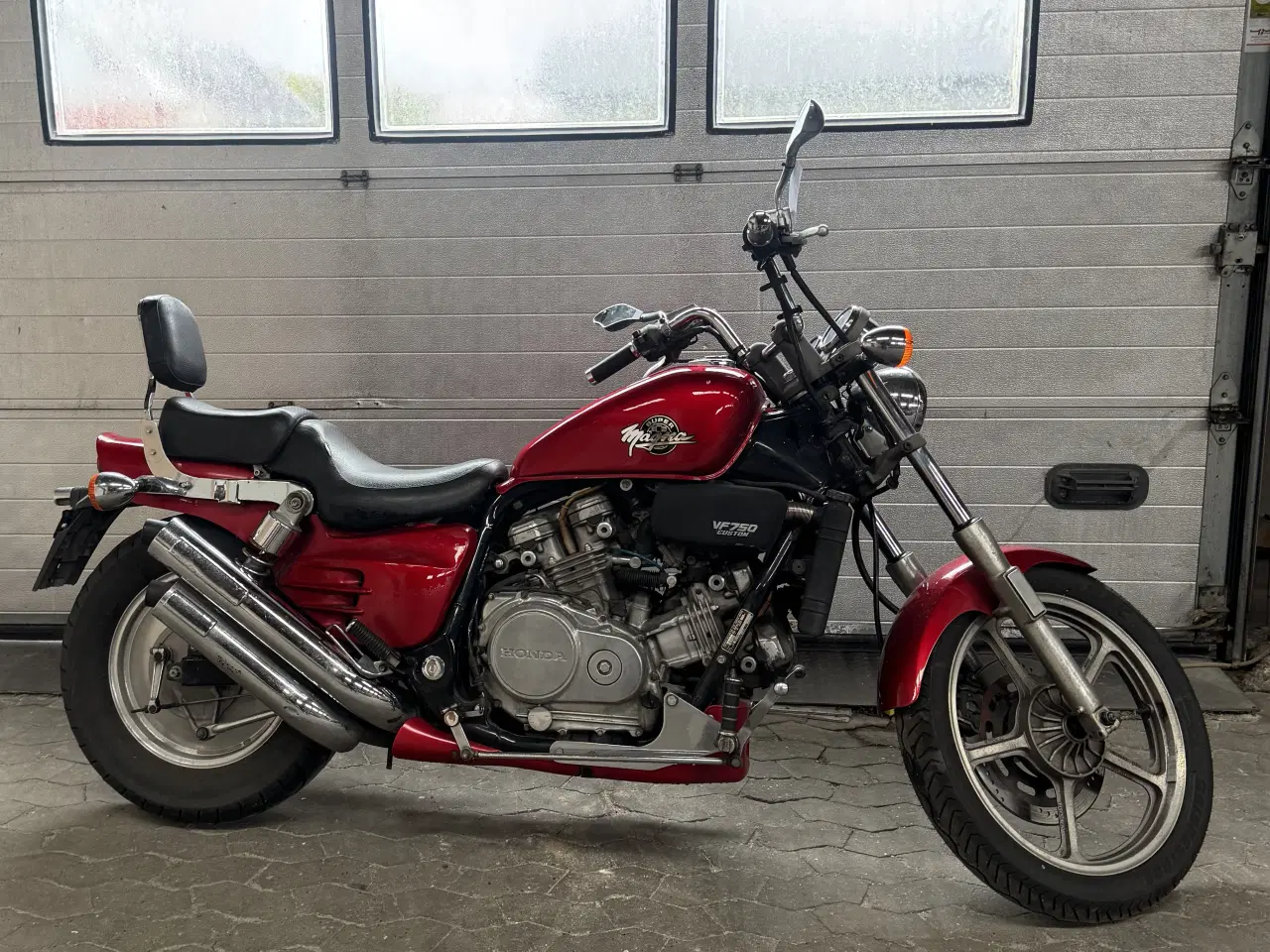 Billede 1 - Honda VF750 Custom
