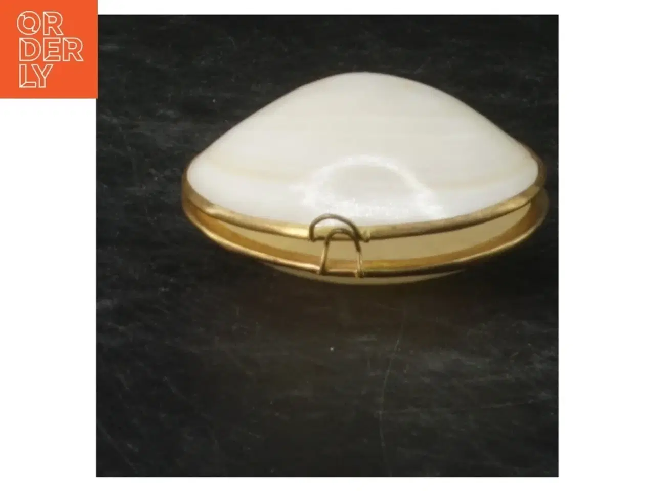 Billede 2 - Dekorativ muslingeskal med indfatning (str. 6x7 cm)