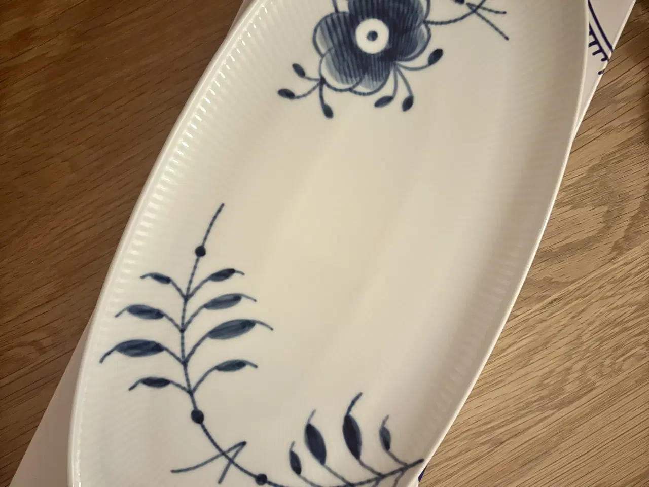 Billede 1 - Royal Copenhagen Ovalt fad 37 cm - Blå Mega Musel