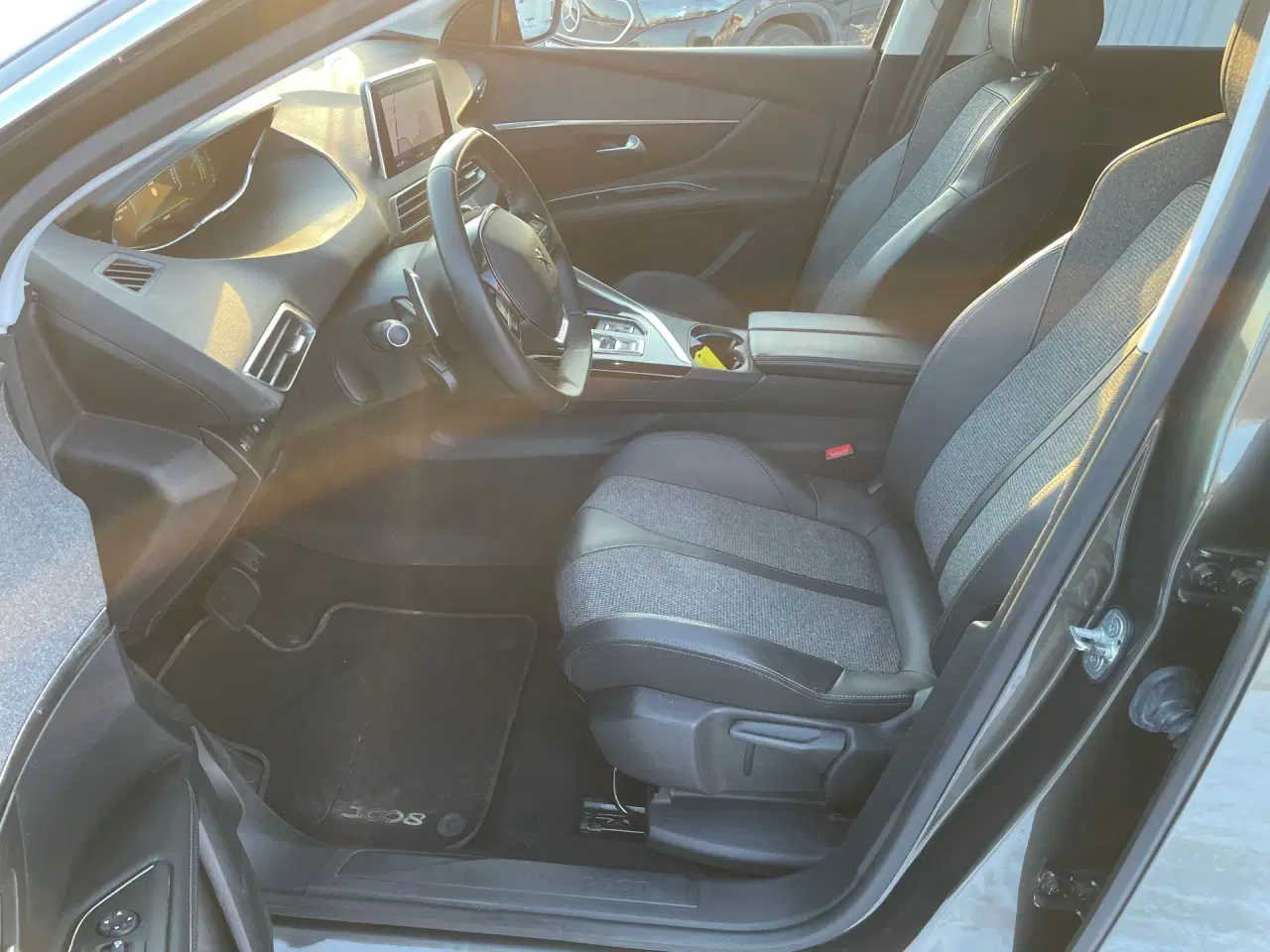 Billede 4 - Peugeot 3008 1,6 PureTech  Plugin-hybrid Allure LTD EAT8 225HK 5d 8g Aut.